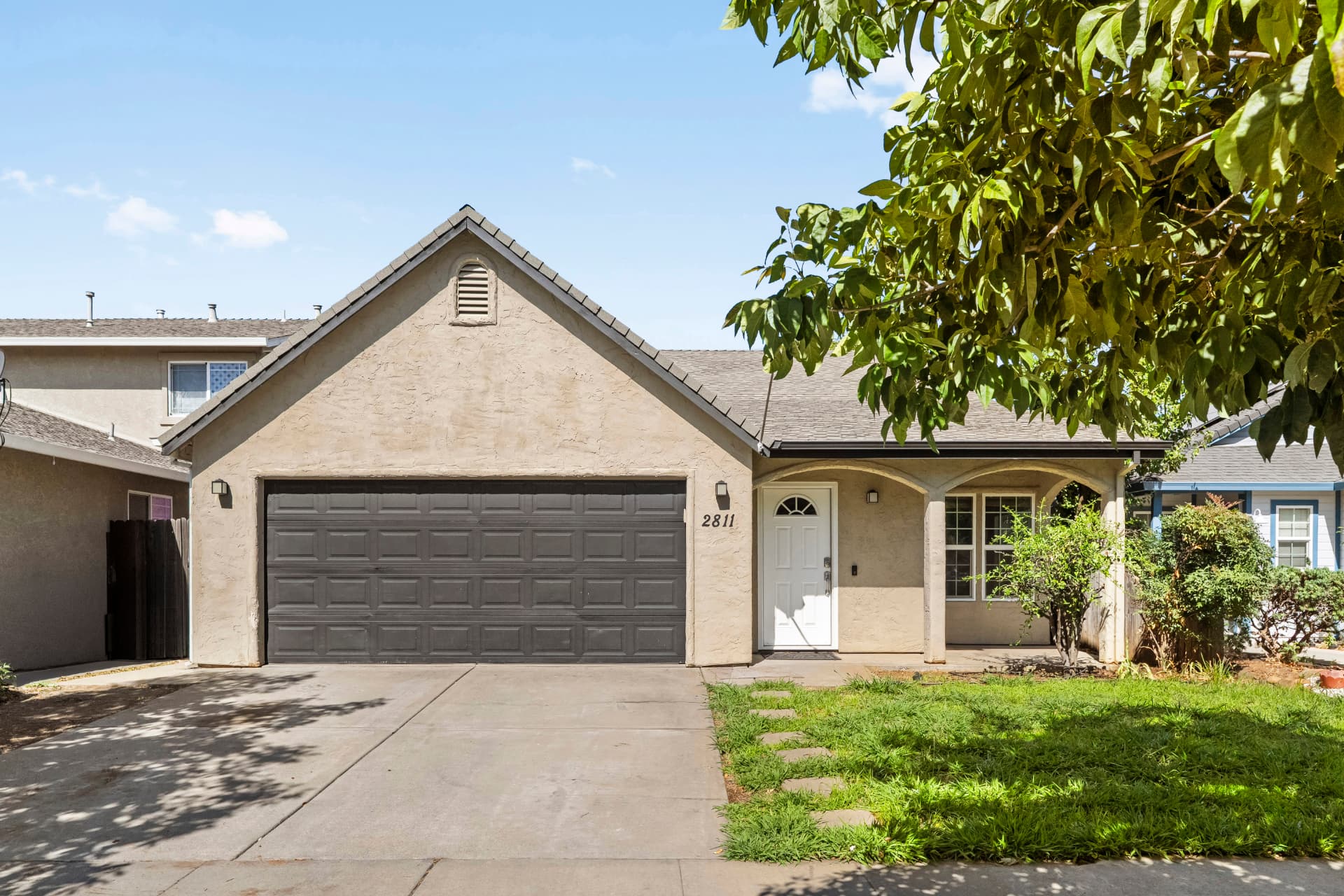 Front exterior of 2811 Vistamont Way in Chico, California